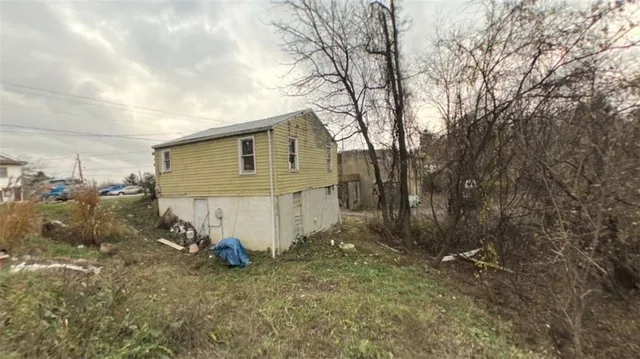 a picture of a bench