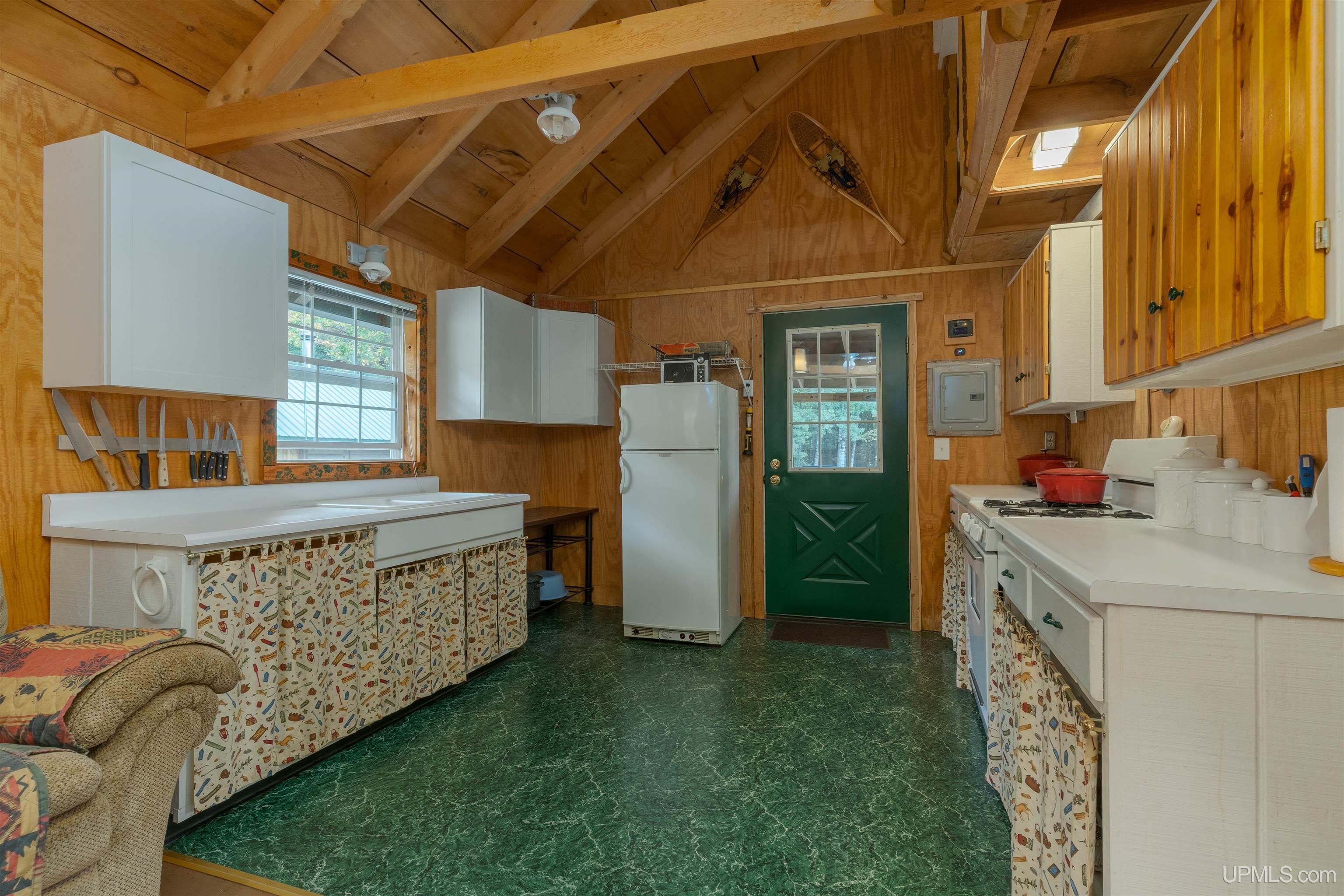 1207 Net River Road Crystal Falls, MI 49920 - Photo 7 of 41