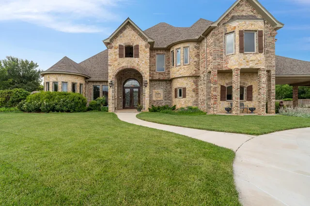 $825,000 | 2107 Plains Avenue, Hereford, TX 79045