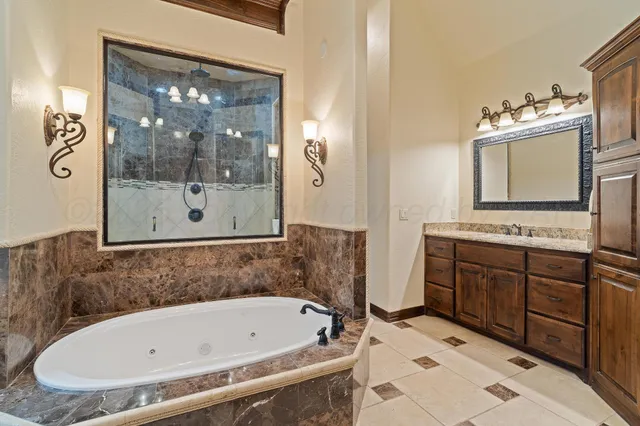 $825,000 | 2107 Plains Avenue, Hereford, TX 79045