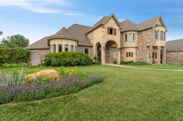 $825,000 | 2107 Plains Avenue, Hereford, TX 79045