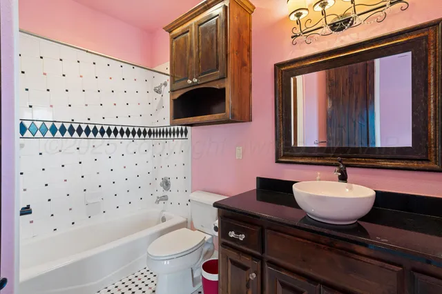 $825,000 | 2107 Plains Avenue, Hereford, TX 79045