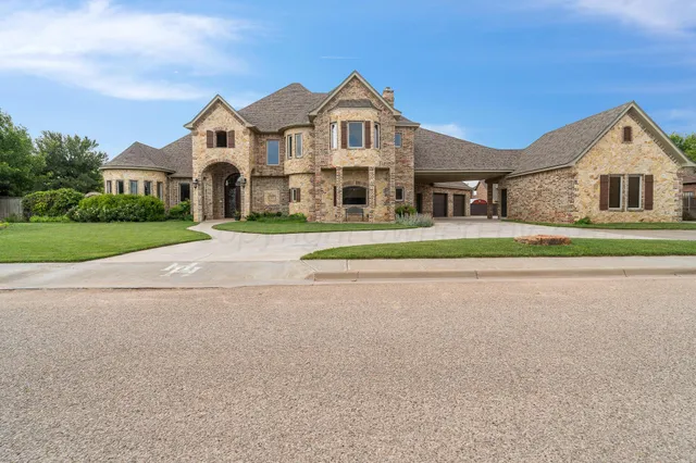 $825,000 | 2107 Plains Avenue, Hereford, TX 79045