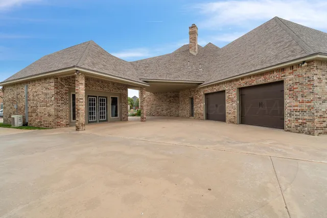 $825,000 | 2107 Plains Avenue, Hereford, TX 79045