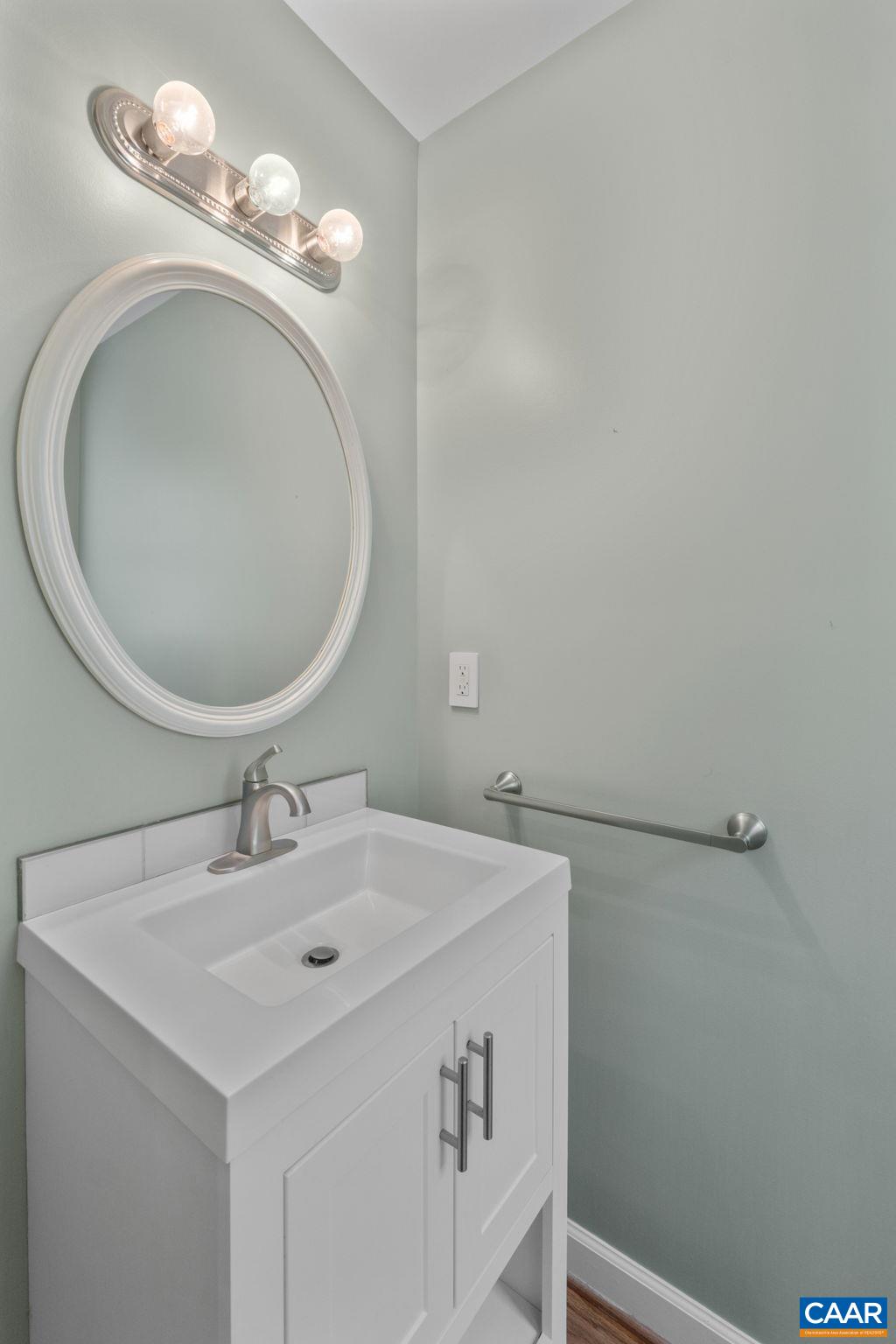 118 Roy's Place Charlottesville, VA 22902 - Photo 12 of 42 Powder room