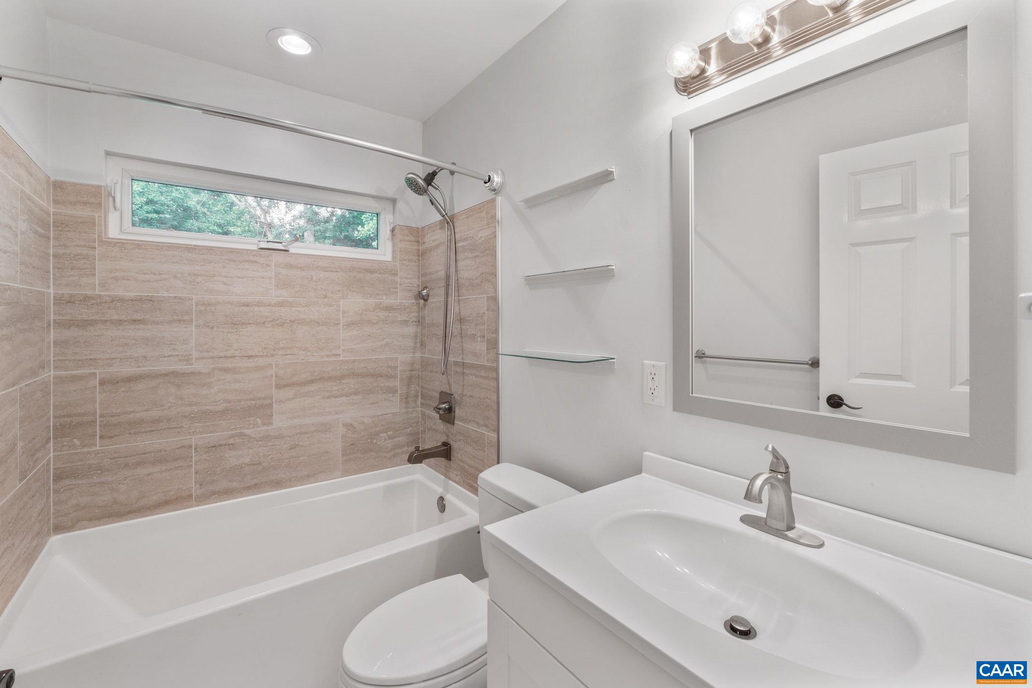 118 Roy's Place Charlottesville, VA 22902 - Photo 24 of 42 Full bath upstairs