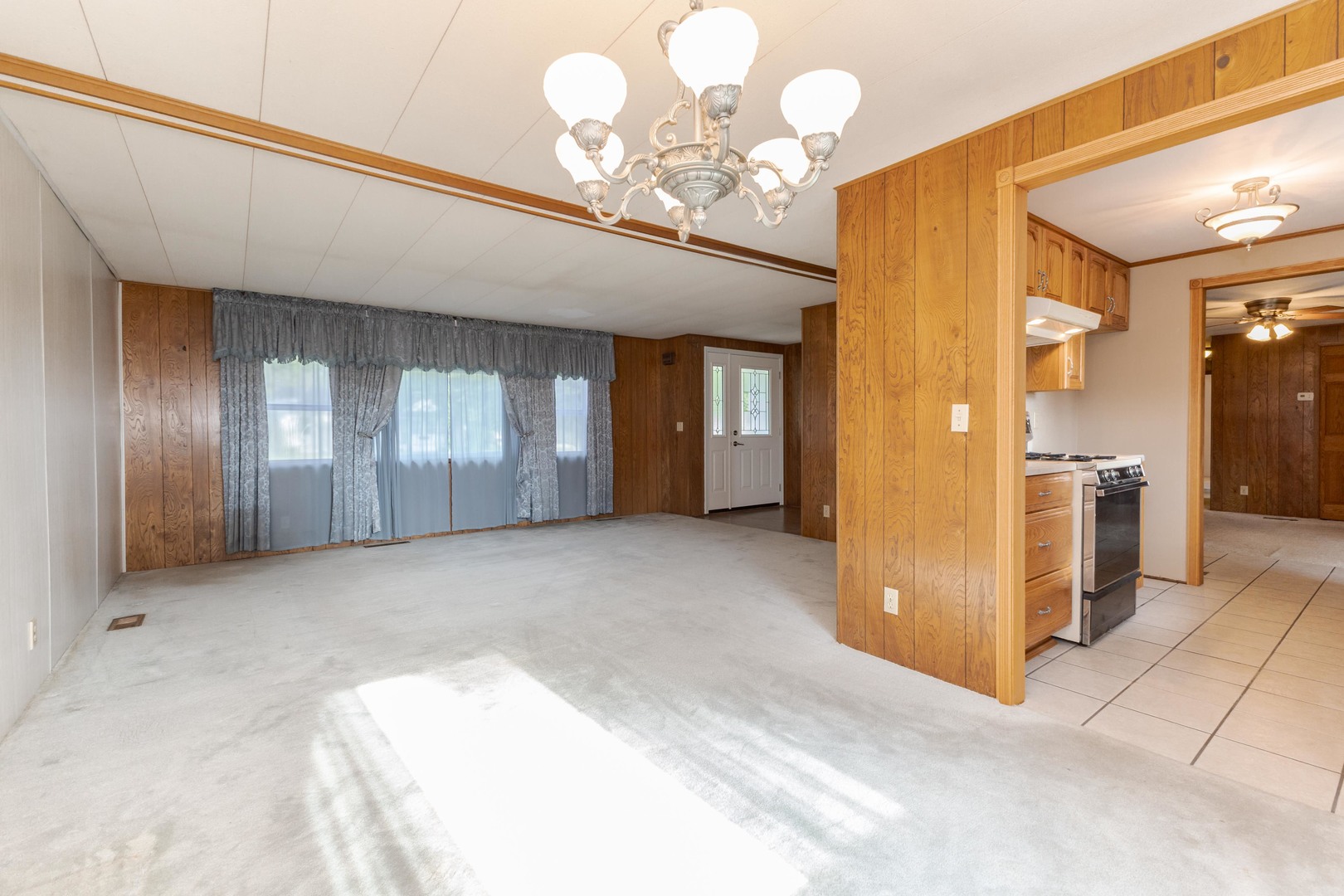 502 South Union Street Dwight, IL 60420 - Photo 14 of 47 a view of a livingroom with a chandelier