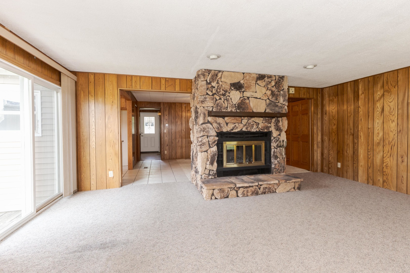 502 South Union Street Dwight, IL 60420 - Photo 20 of 47 a view of a livingroom with an empty space and a fireplace