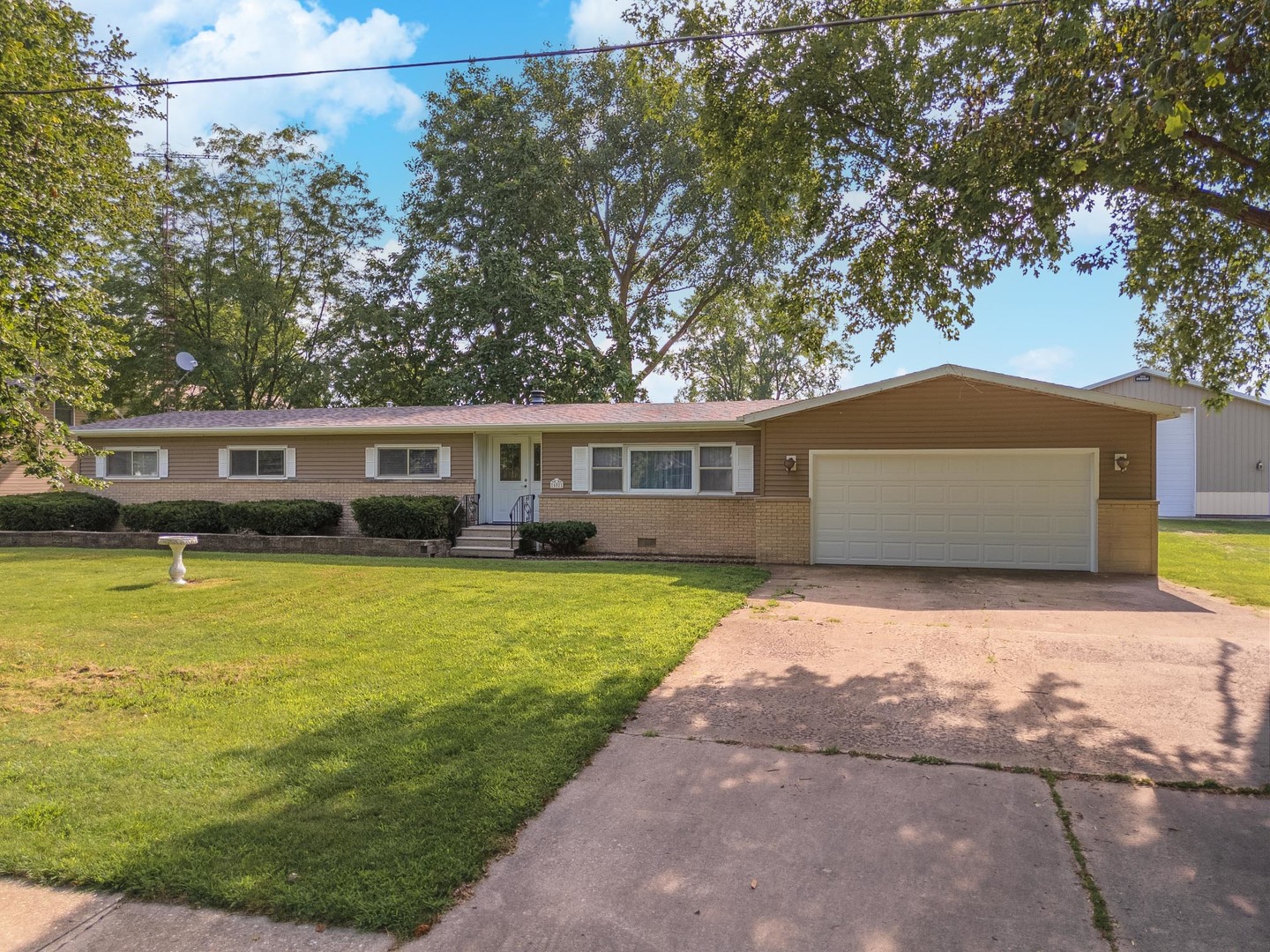 502 South Union Street Dwight, IL 60420 - Photo 2 of 47 a front view of house with yard and trees in the background