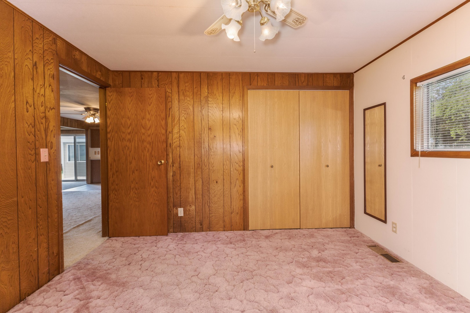 502 South Union Street Dwight, IL 60420 - Photo 29 of 47 an empty room with windows and closet