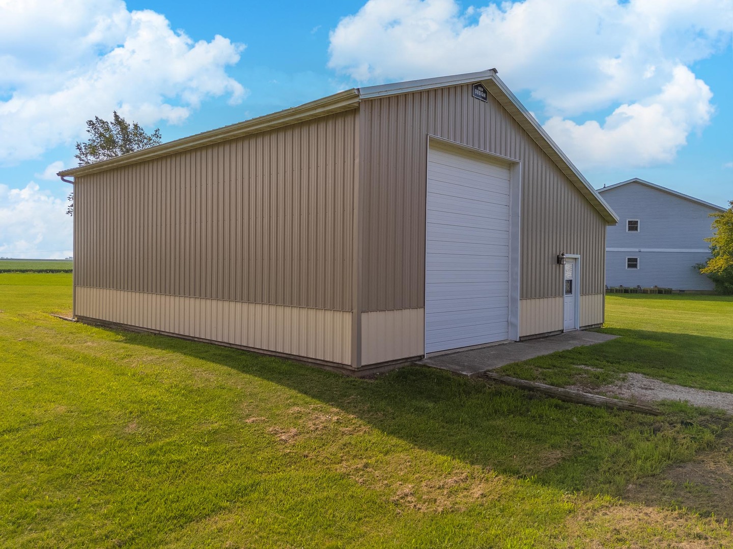 502 South Union Street Dwight, IL 60420 - Photo 40 of 47 a backyard of a house with swimming pool table and chairs