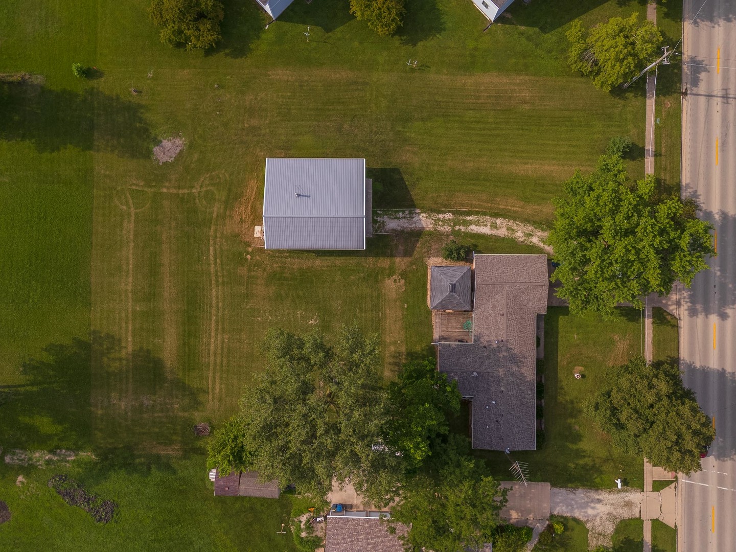 502 South Union Street Dwight, IL 60420 - Photo 5 of 47 an aerial view of residential house with beach