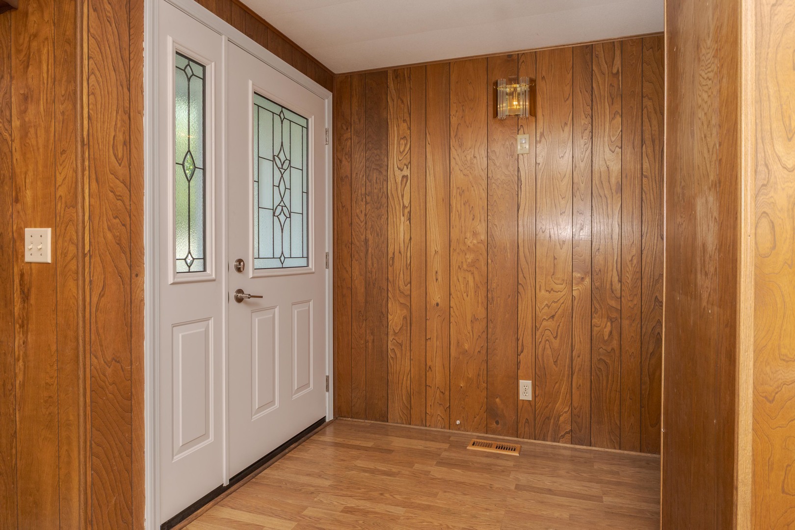 502 South Union Street Dwight, IL 60420 - Photo 7 of 47 a view of a elevator with wooden floor