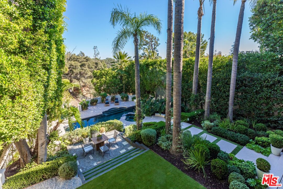 8 Oakmont Drive Los Angeles, CA 90049 - Photo 13 of 46