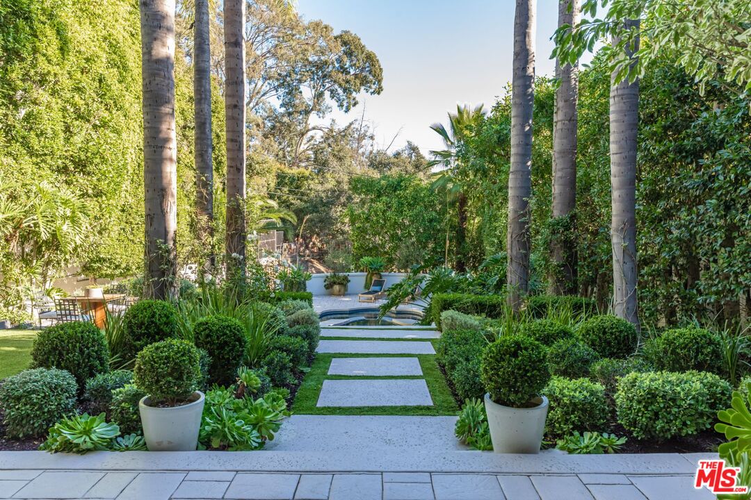 8 Oakmont Drive Los Angeles, CA 90049 - Photo 21 of 46 a house view with a garden space