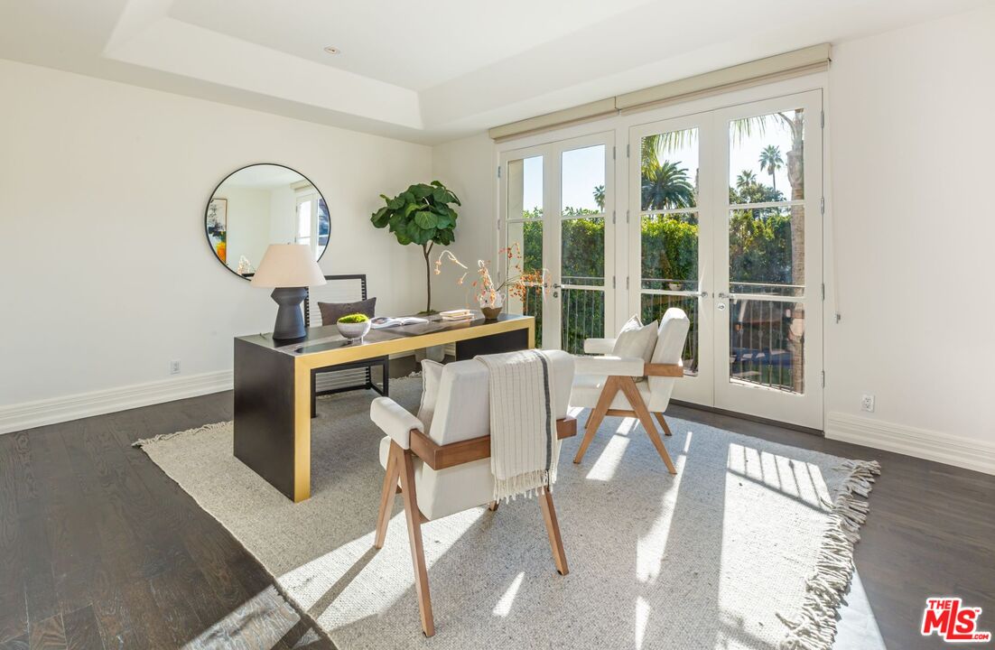 8 Oakmont Drive Los Angeles, CA 90049 - Photo 24 of 46 a dining room with furniture and a window