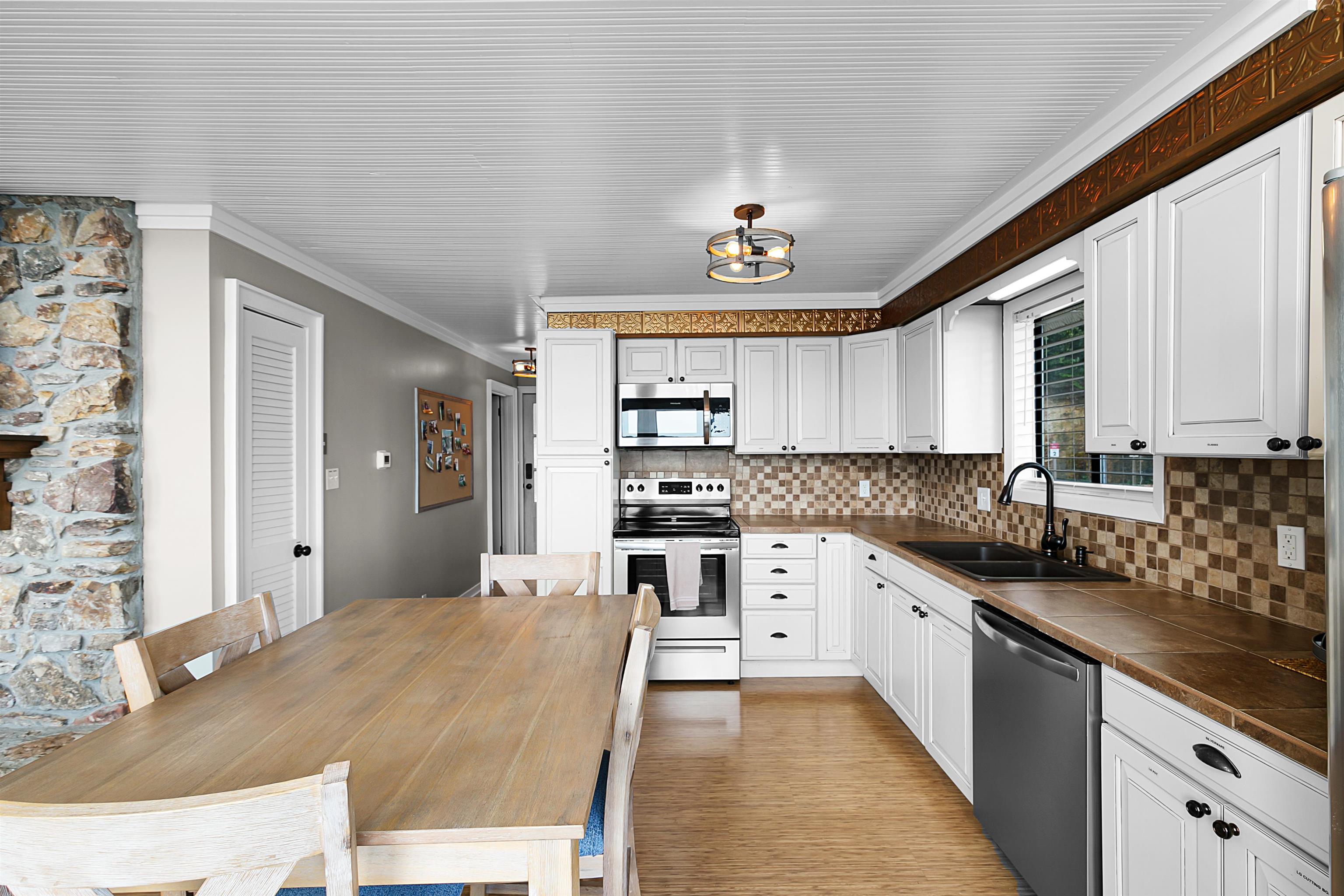 77 Cr 262 Road Iuka, MS 38852 - Photo 3 of 23 Perfect kitchen for entertaining
