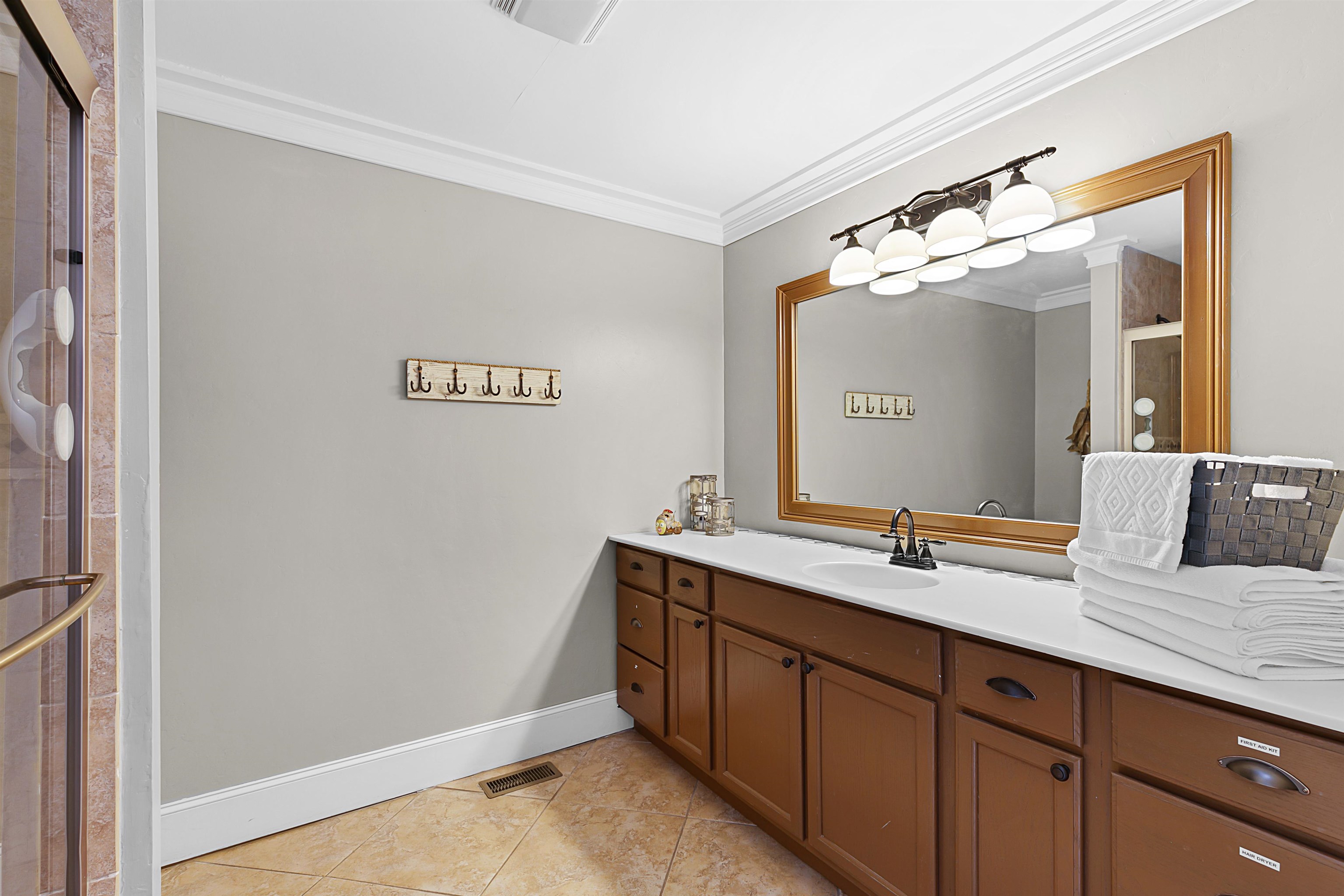 77 Cr 262 Road Iuka, MS 38852 - Photo 8 of 23 Full guest bathroom on main floor