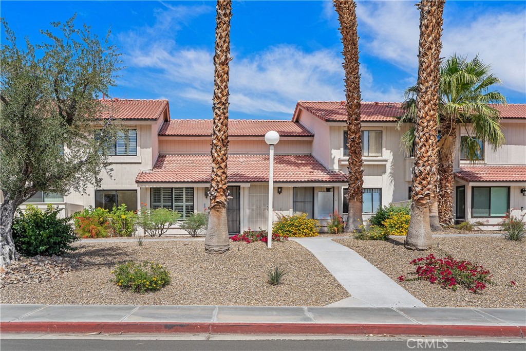 2010 Lawrence Crossley Road Palm Springs, CA 92264 - Photo 6 of 35