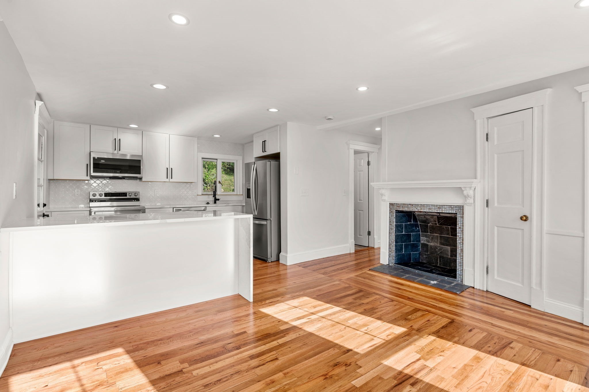 17 Cottage Street Marblehead, MA 01945 - Photo 6 of 27 Gallery Image 6