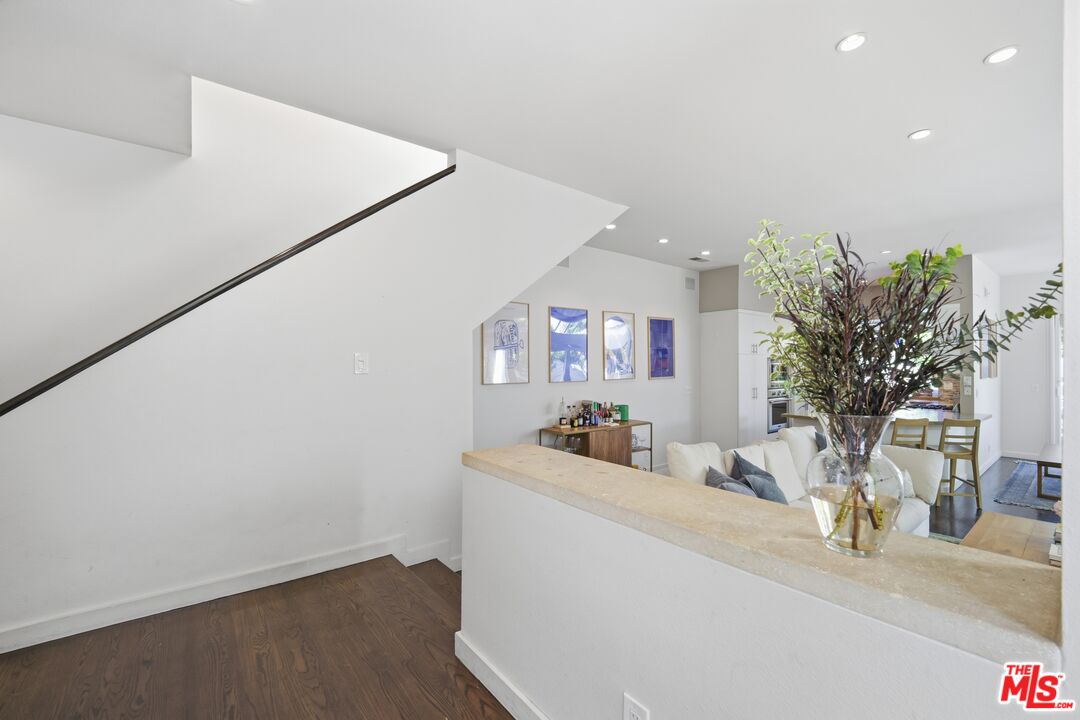 650 Harbor Street, Unit 4 Venice, CA 90291 - Photo 4 of 39