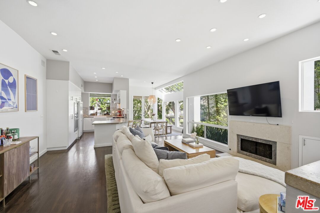 650 Harbor Street, Unit 4 Venice, CA 90291 - Photo 5 of 39