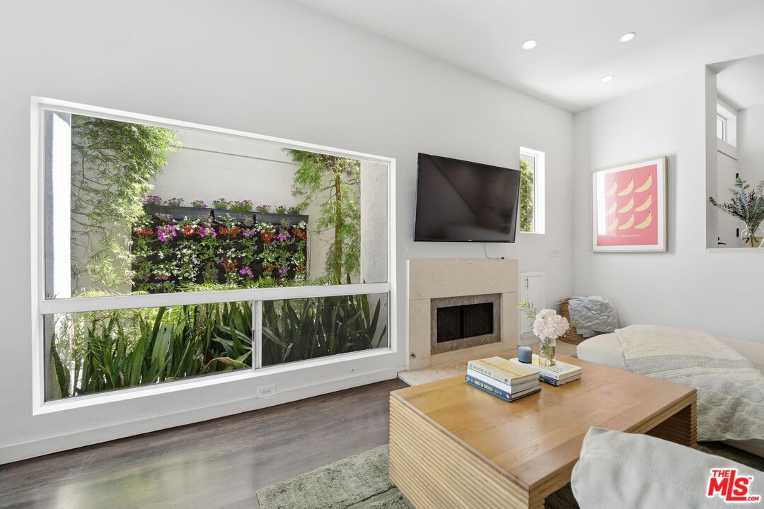 650 Harbor Street, Unit 4 Venice, CA 90291 - Photo 7 of 39