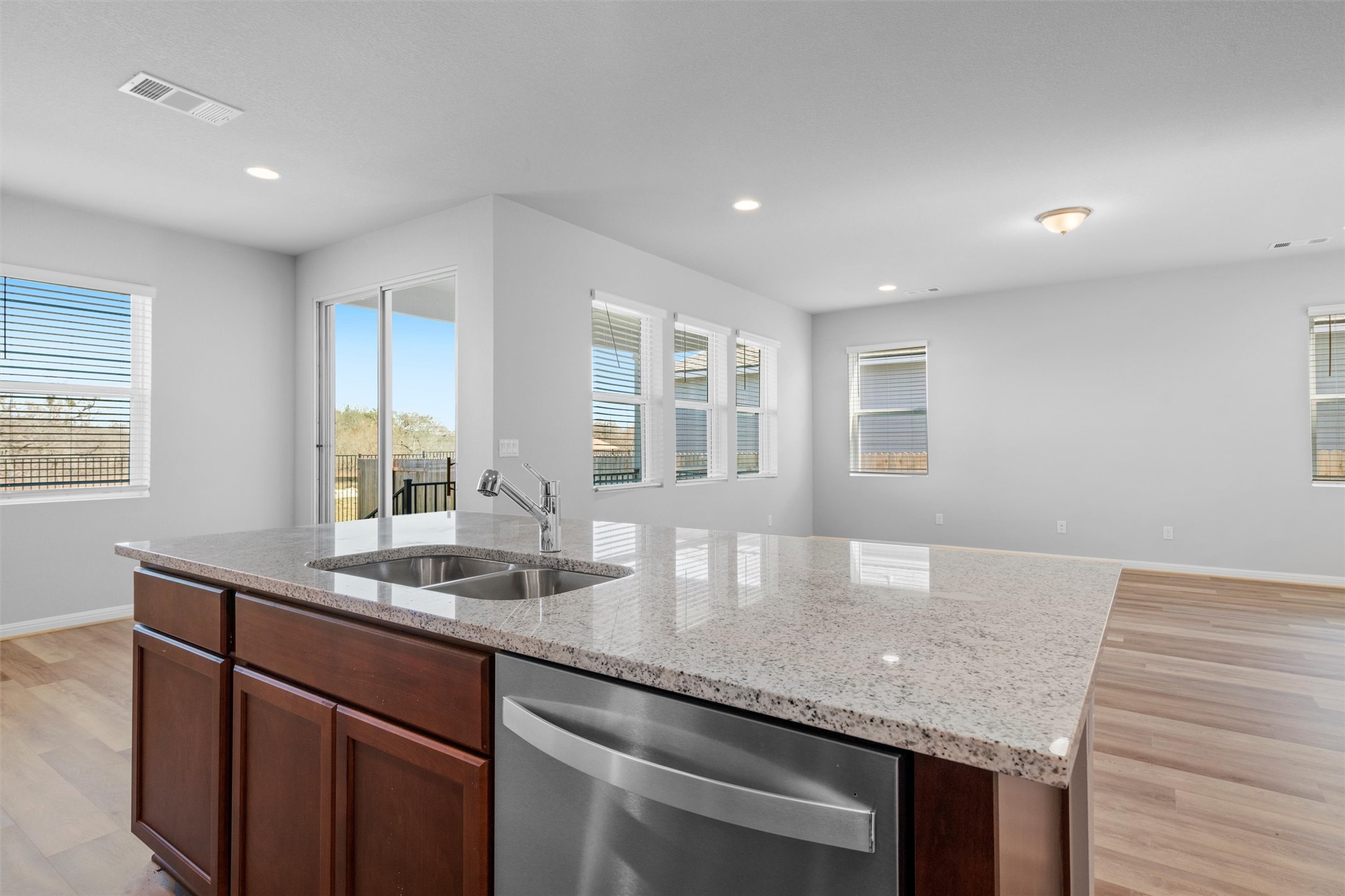 453 Gaida Loop Georgetown, TX 78628 - Photo 11 of 31 Gallery Image 11