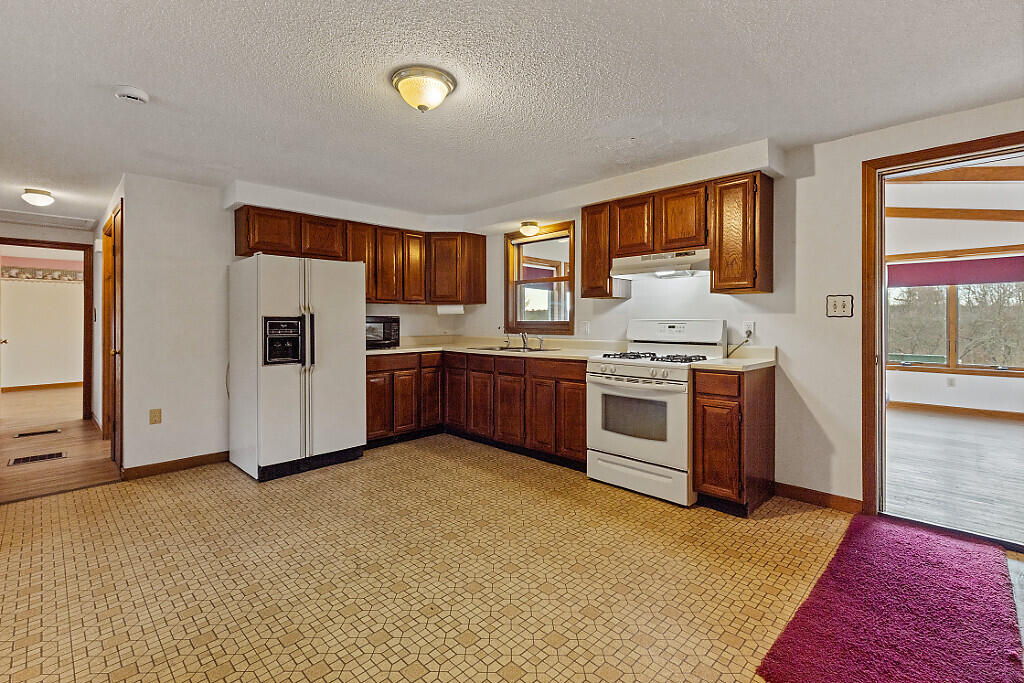 372 Belgrade Road Oakland, ME 04963 - Photo 12 of 43 12 kitchen