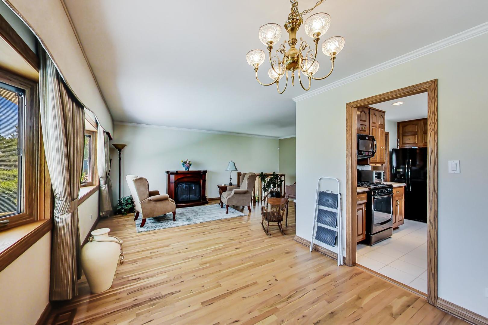 1715 Fremont Road Hoffman Estates, IL 60169 - Photo 11 of 59