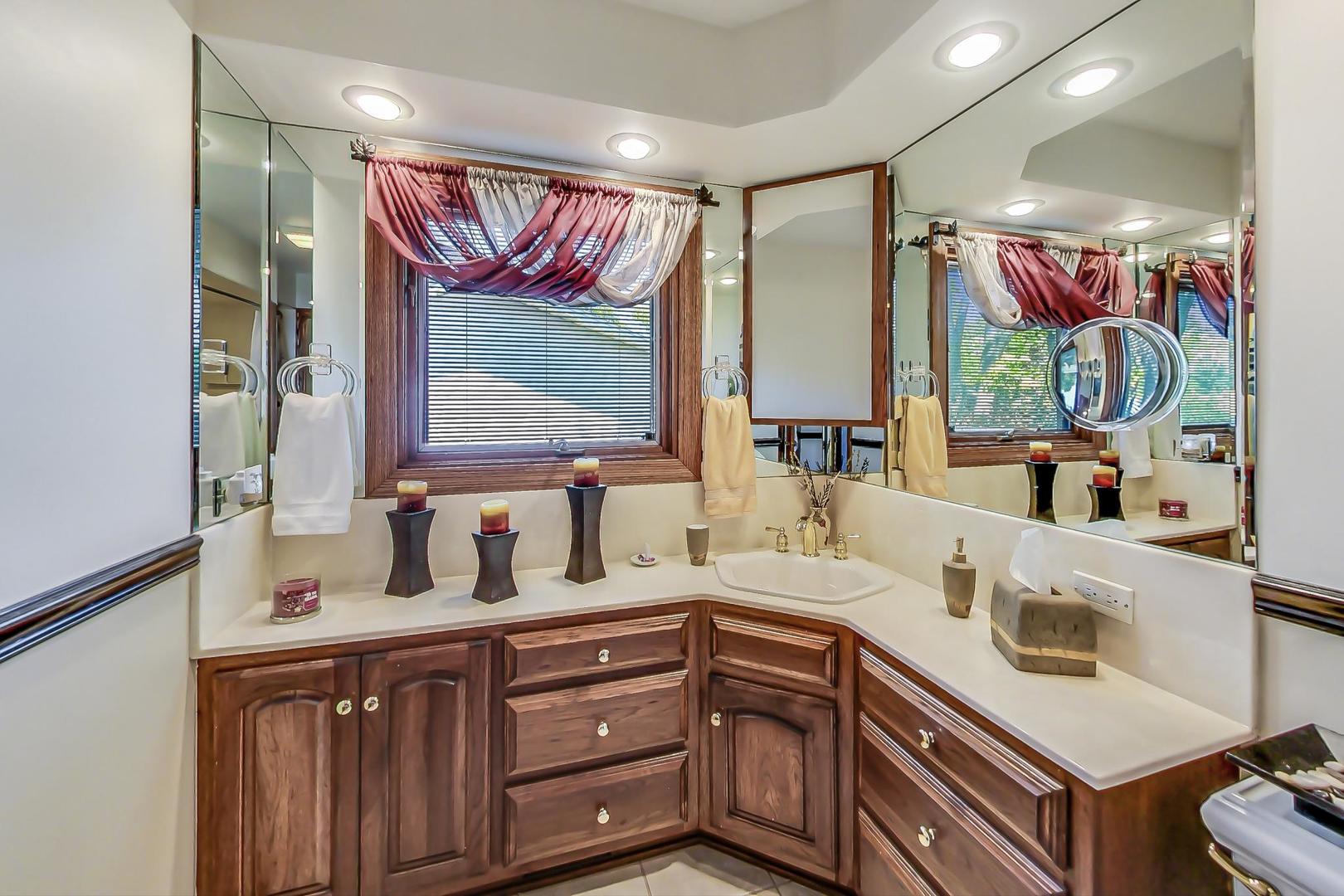 1715 Fremont Road Hoffman Estates, IL 60169 - Photo 19 of 59
