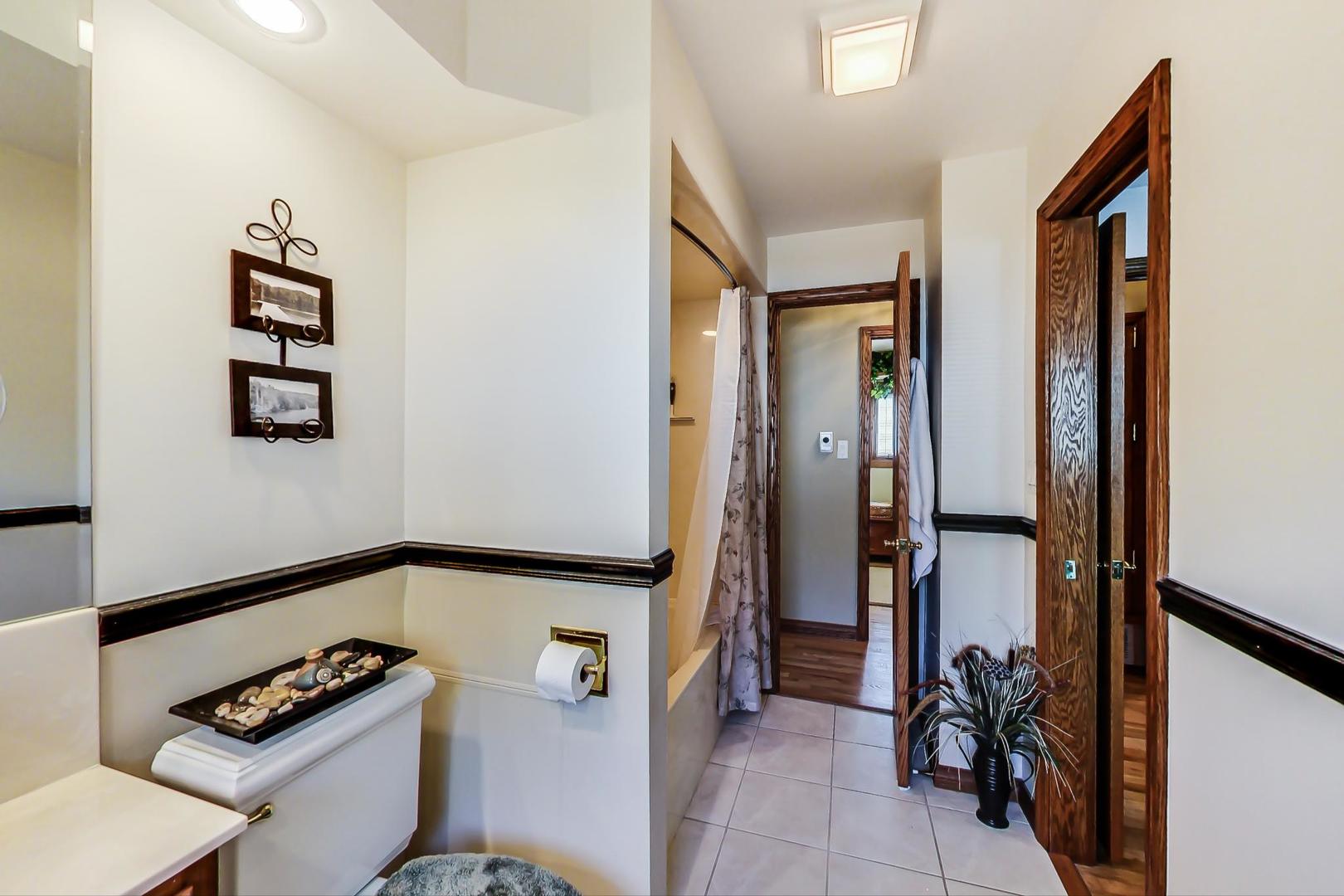 1715 Fremont Road Hoffman Estates, IL 60169 - Photo 20 of 59