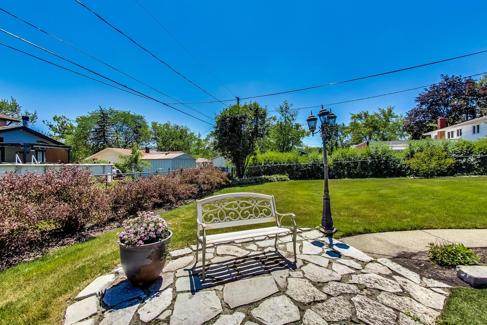 1715 Fremont Road Hoffman Estates, IL 60169 - Photo 51 of 59 a view of an outdoor space