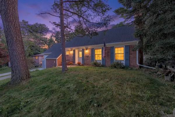 $324,500 | 2859 St Ann Drive, Green Bay, WI 54311