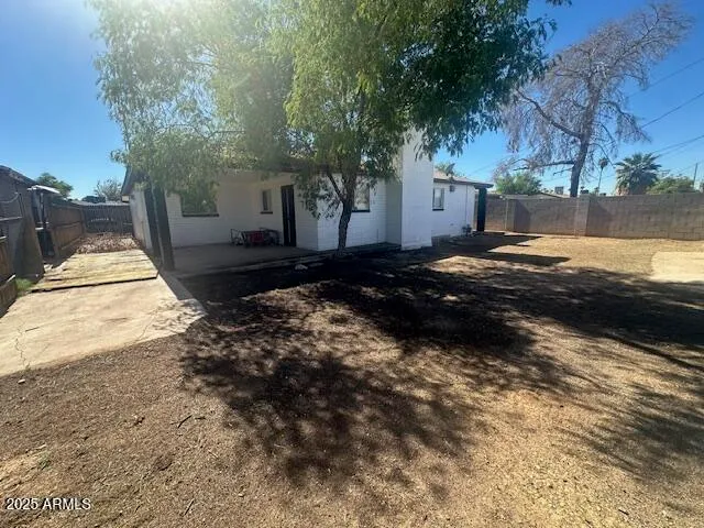 a view of a back yard of the house
