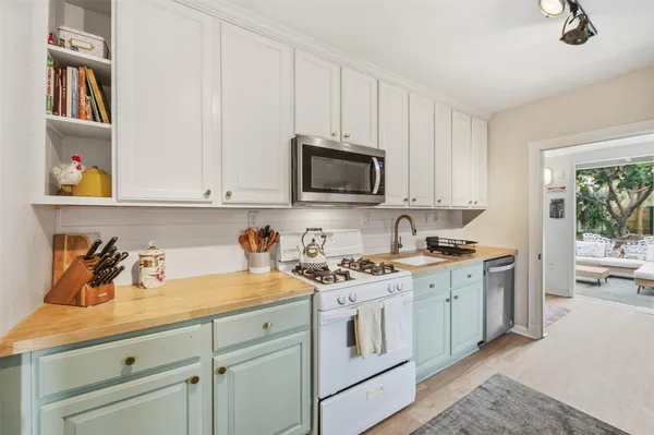 $5,400 | 117 South Palmway, Lake Worth Beach, FL 33460