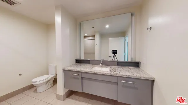 $520,000 | 1111 South Grand Avenue, Unit 1014, Los Angeles, CA 90015