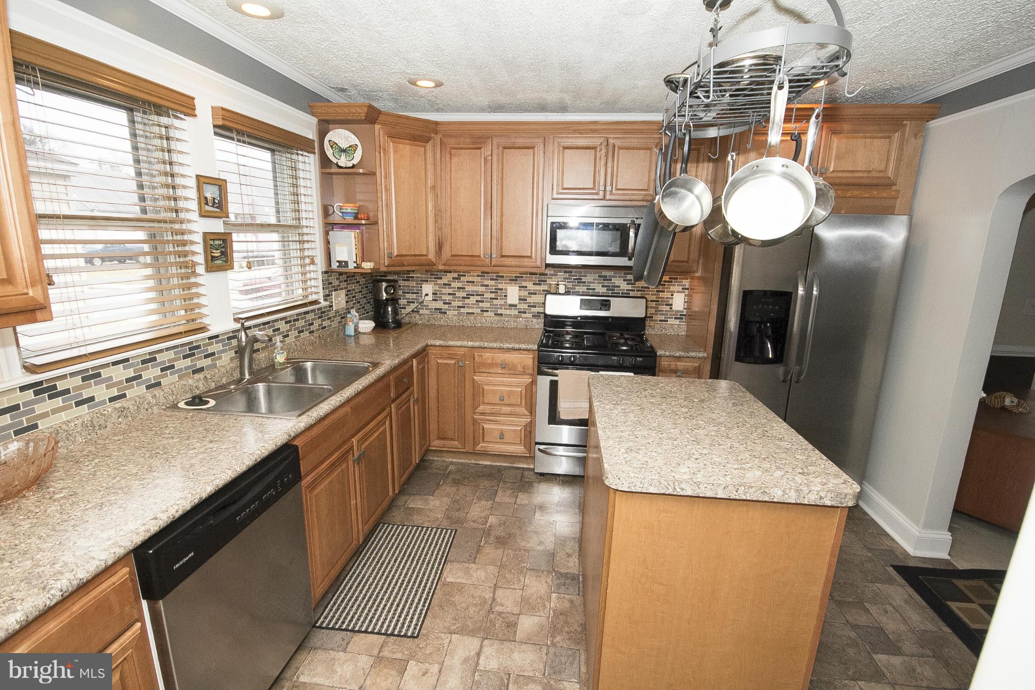 2724 Glendale Road Baltimore, MD 21234 - Photo 5 of 23 Kitchen