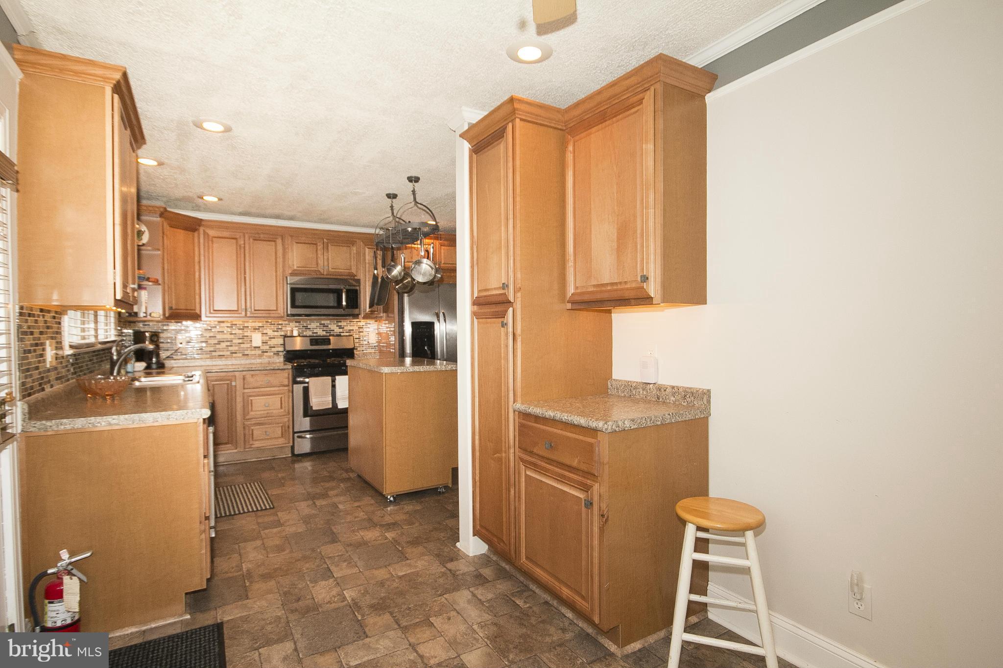 2724 Glendale Road Baltimore, MD 21234 - Photo 8 of 23 Kitchen