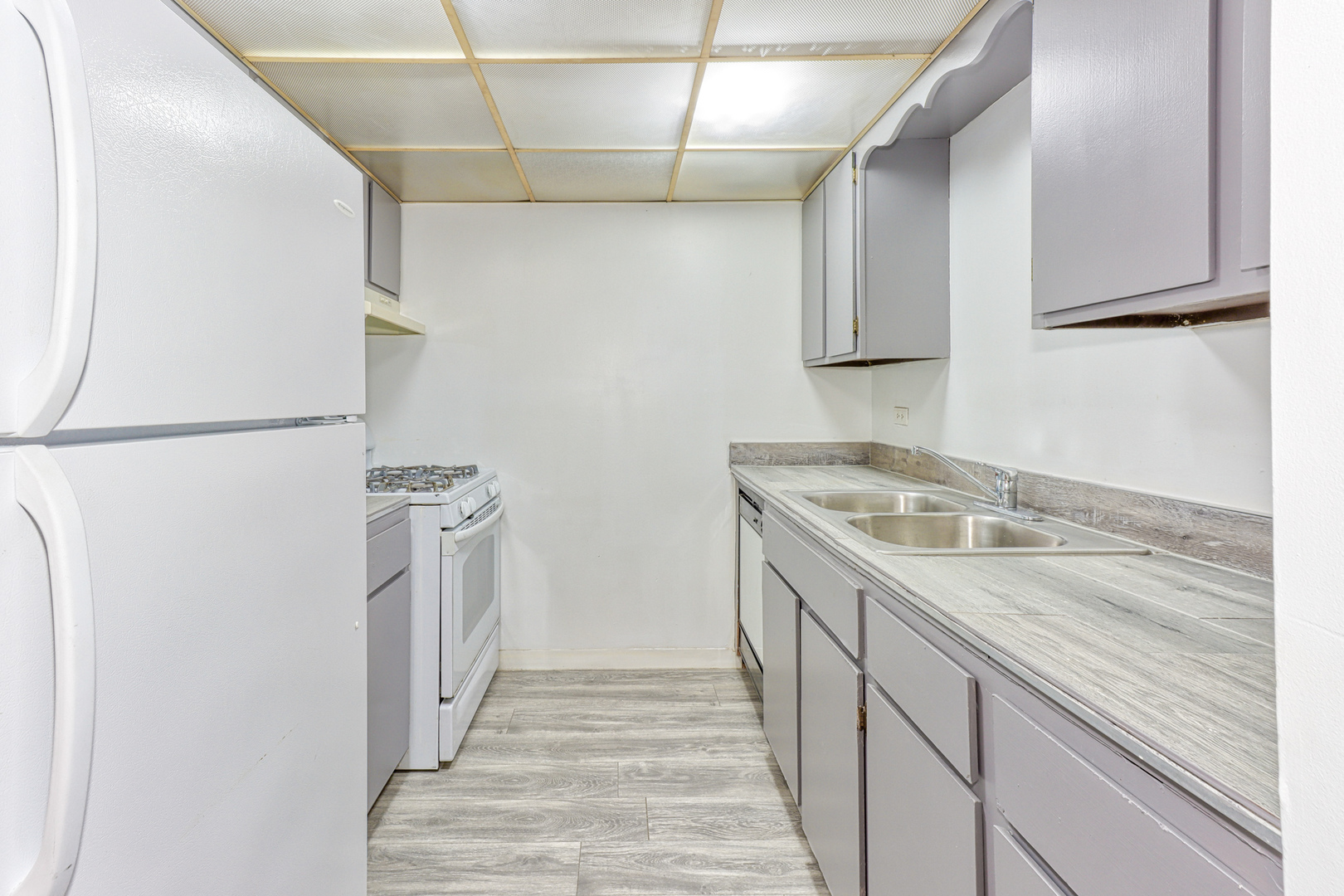 138 East Bailey Road, Unit B Naperville, IL 60565 - Photo 5 of 12 a kitchen with a sink stove and refrigerator