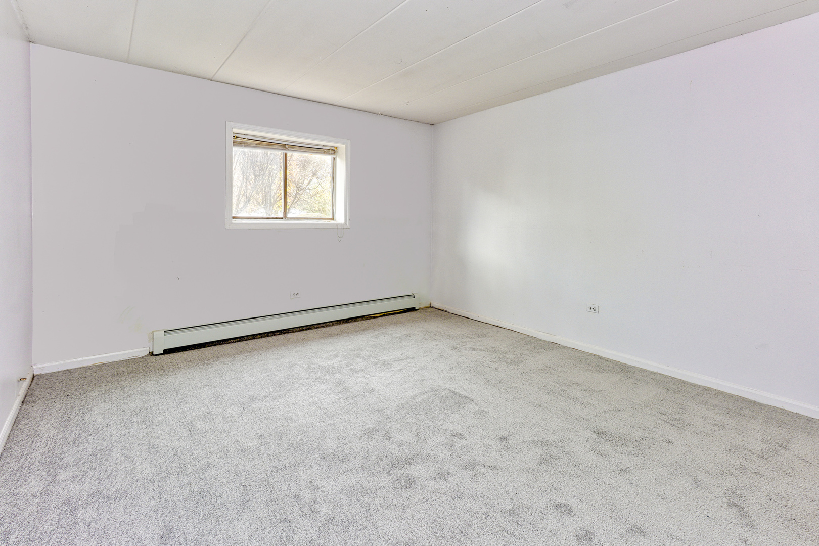 138 East Bailey Road, Unit B Naperville, IL 60565 - Photo 8 of 12 an empty room with a window
