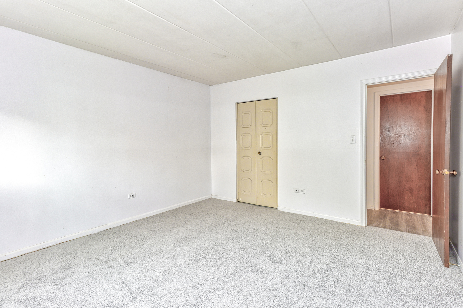 138 East Bailey Road, Unit B Naperville, IL 60565 - Photo 9 of 12 a view of an empty room