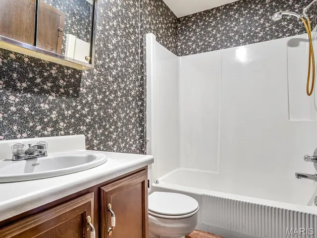 $225,000 | 201 South Oak Lane, Okawville, IL 62271