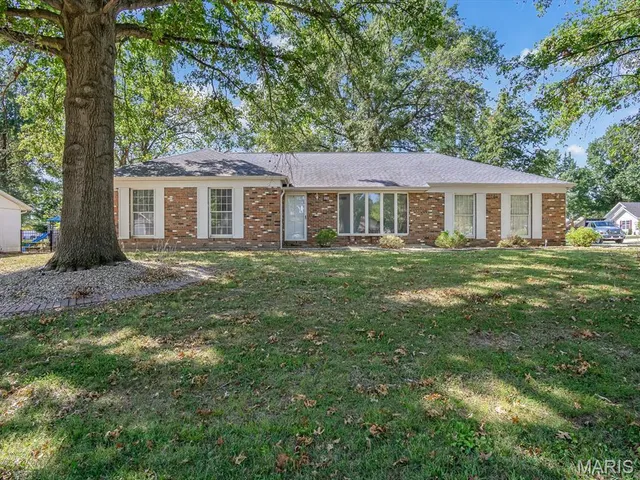 $225,000 | 201 South Oak Lane, Okawville, IL 62271