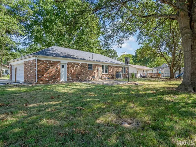 $225,000 | 201 South Oak Lane, Okawville, IL 62271