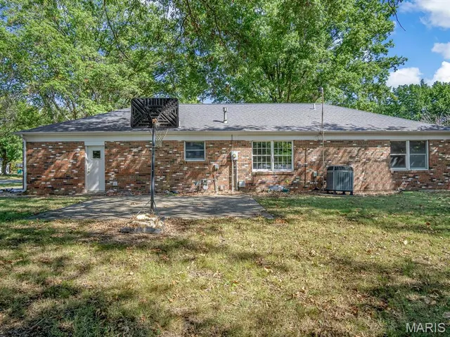 $225,000 | 201 South Oak Lane, Okawville, IL 62271