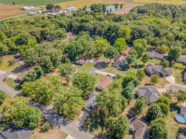 $225,000 | 201 South Oak Lane, Okawville, IL 62271