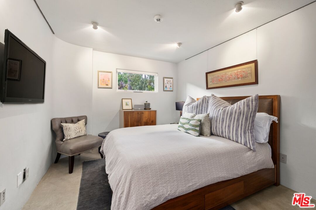24 Eastwind Street, Unit 2 Marina del Rey, CA 90292 - Photo 23 of 46