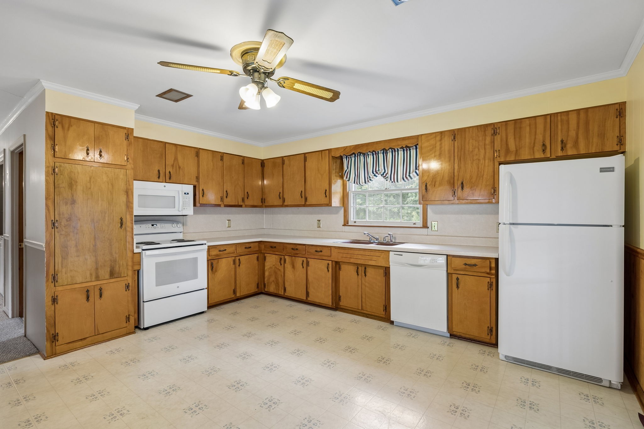 708 Hickory Street Centerville, TN 37033 - Photo 16 of 57 a kitchen with granite countertop stainless steel appliances a refrigerator cabinets and microwave