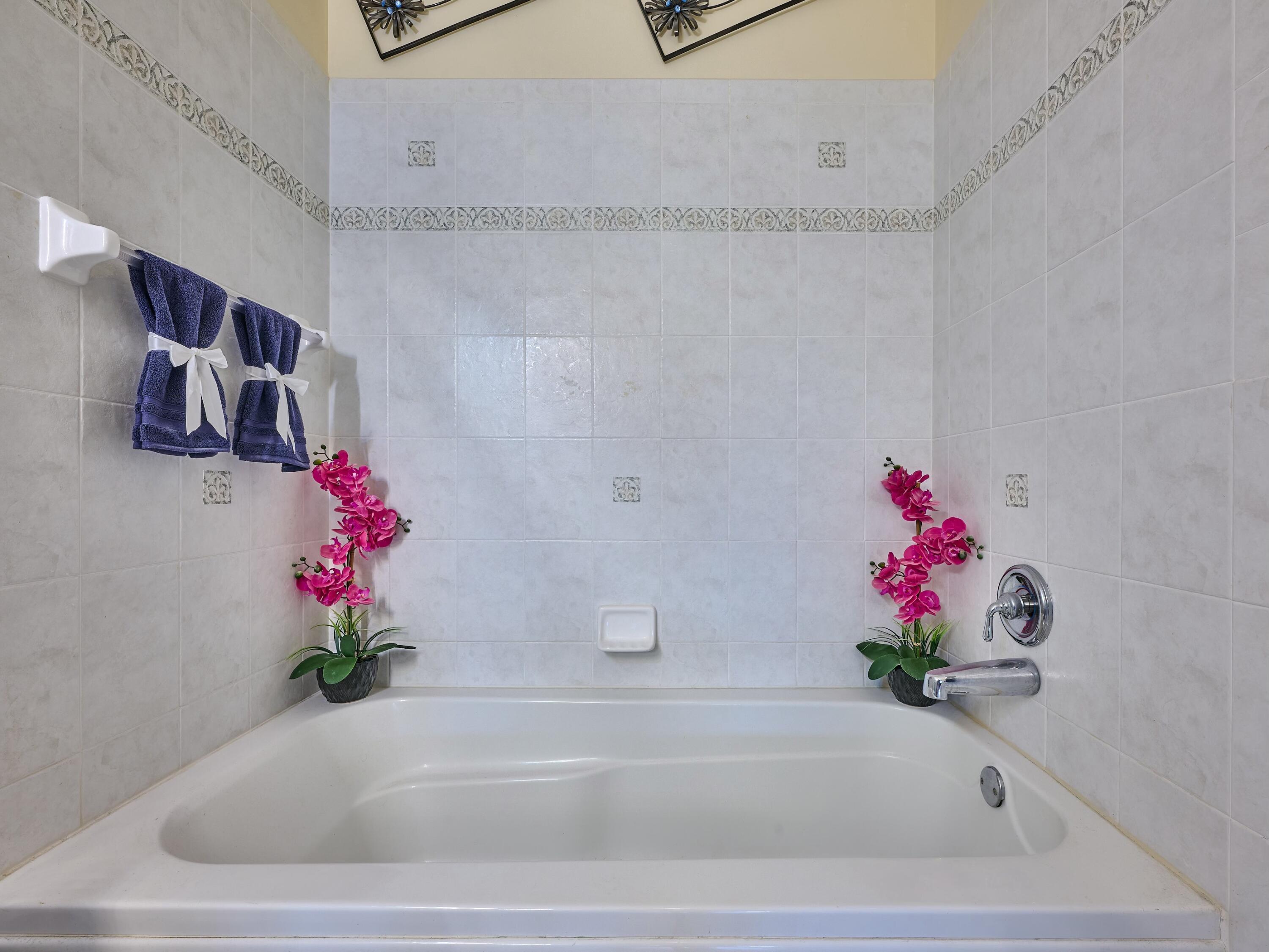 8421 Vía Serena Boca Raton, FL 33433 - Photo 34 of 46 Primary Bathroom